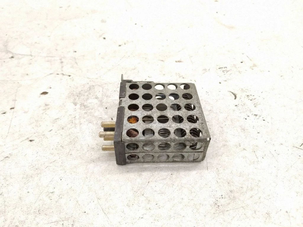 Salono pečiuko ventiliatoriaus rėlė