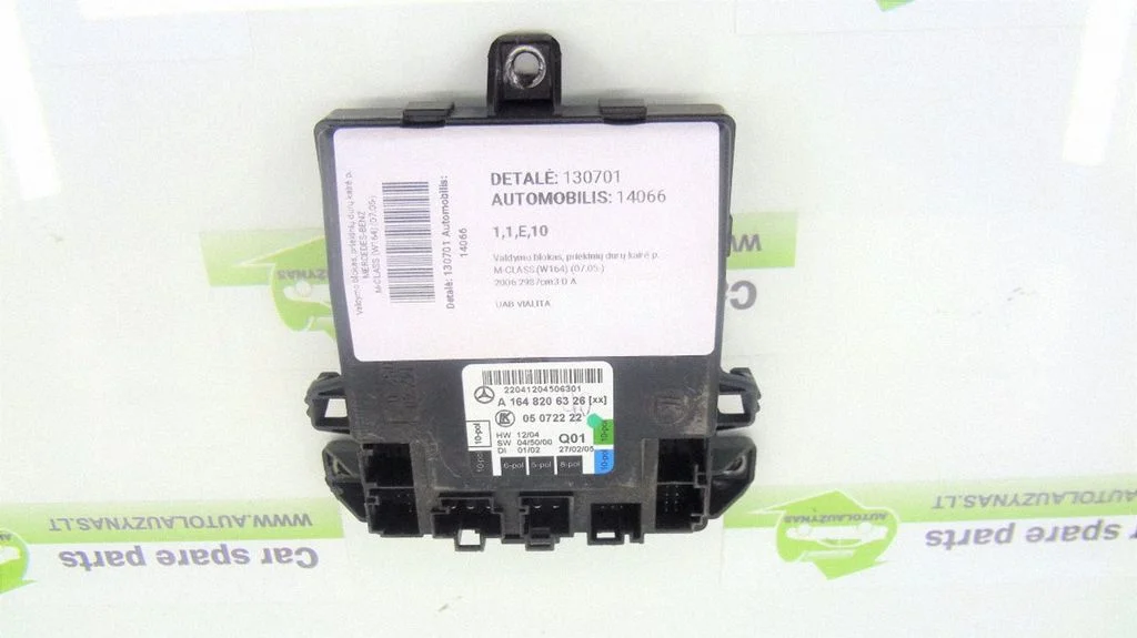 Durvju elektronikas vadības bloks – priekšējā kreisā