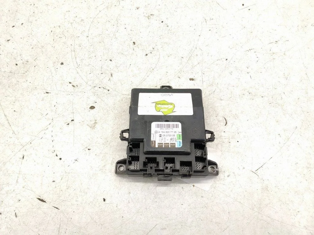 Durvju elektronikas vadības bloks – priekšējā kreisā