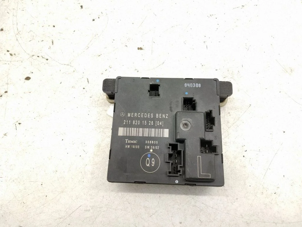 Durvju elektronikas vadības bloks – aizmugurējā kreisā