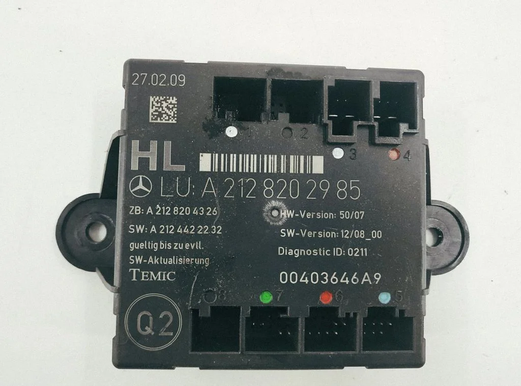 Durvju elektronikas vadības bloks – aizmugurējā kreisā