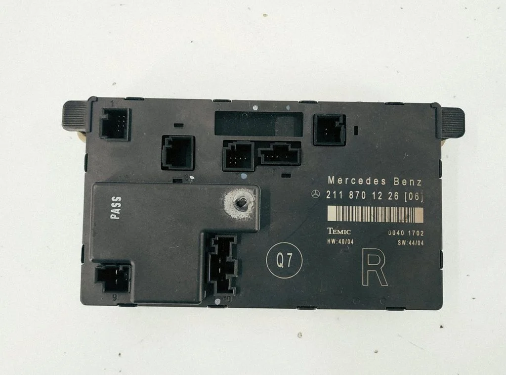 Durvju elektronikas vadības bloks – priekšējā labā