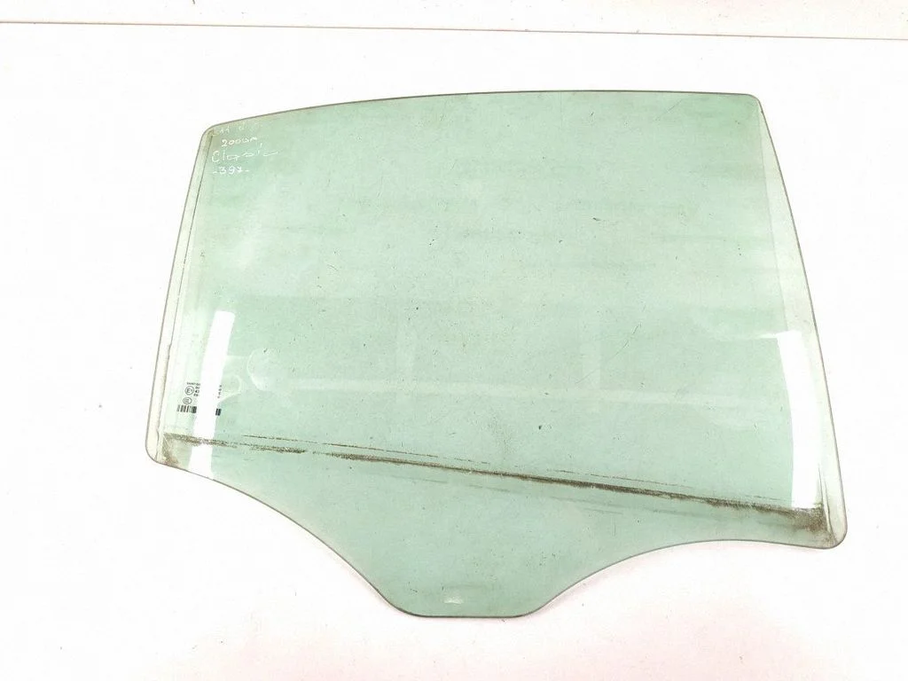 Rear door window glass – rear right