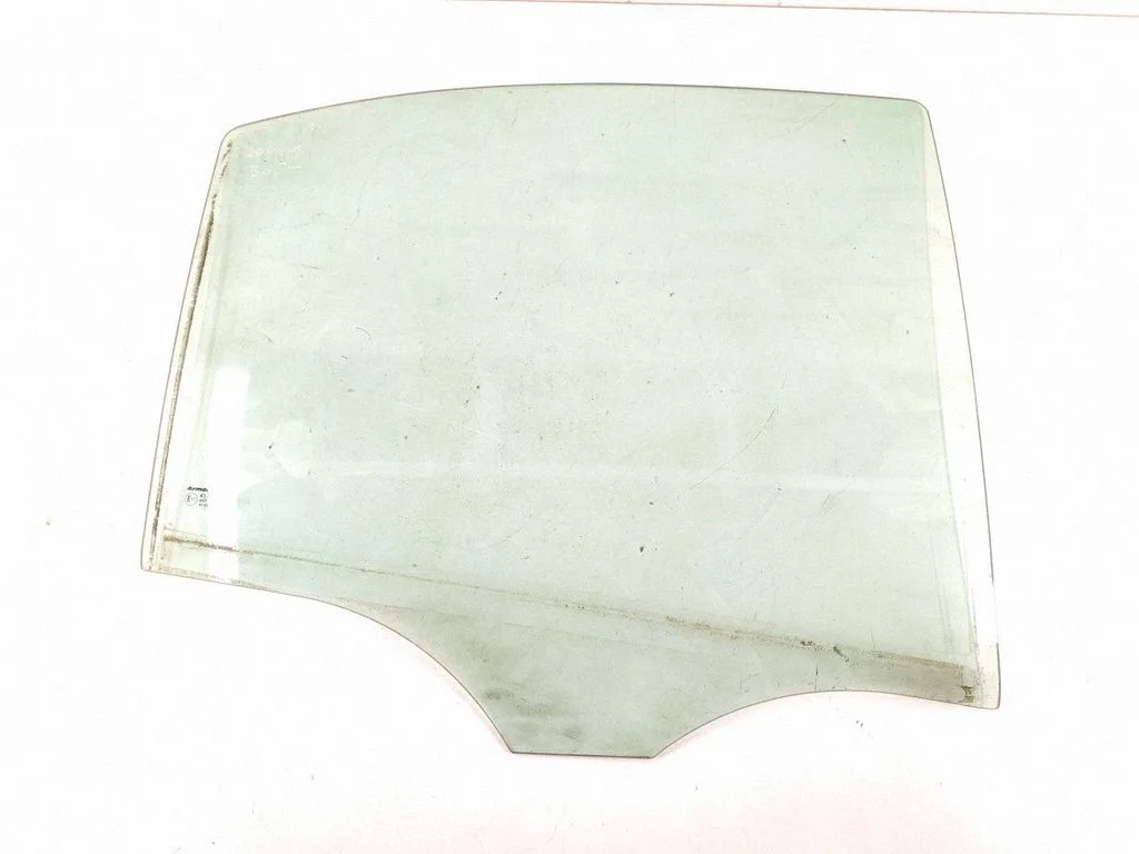 Rear door window glass – rear right