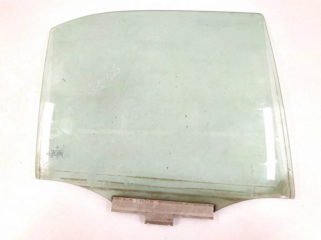 Rear door window glass – rear right