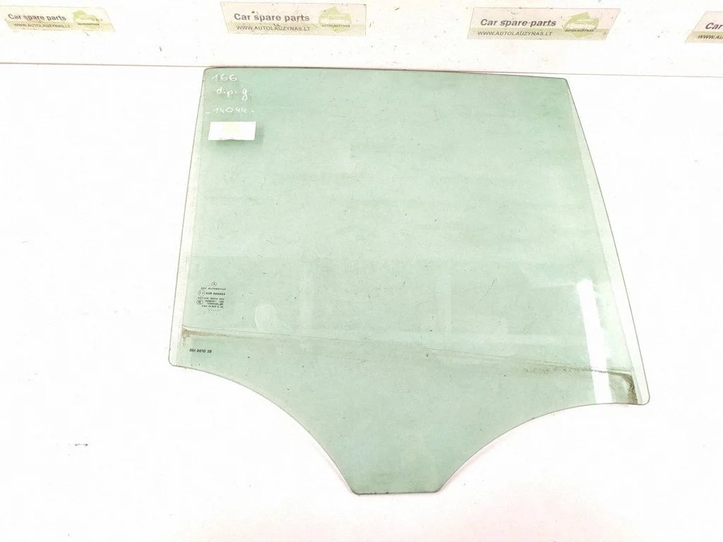 Rear door window glass 1667350010