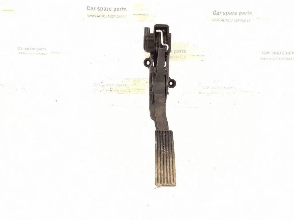 Accelerator throttle pedal