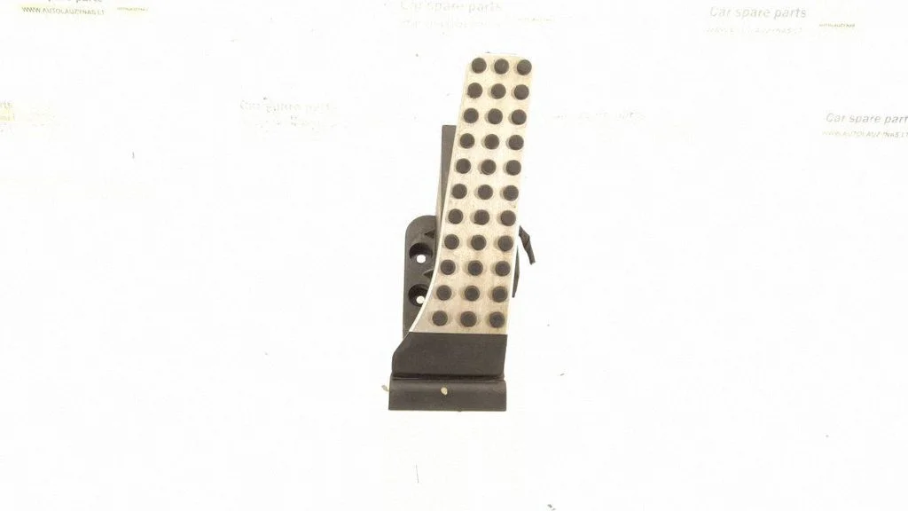 Accelerator throttle pedal