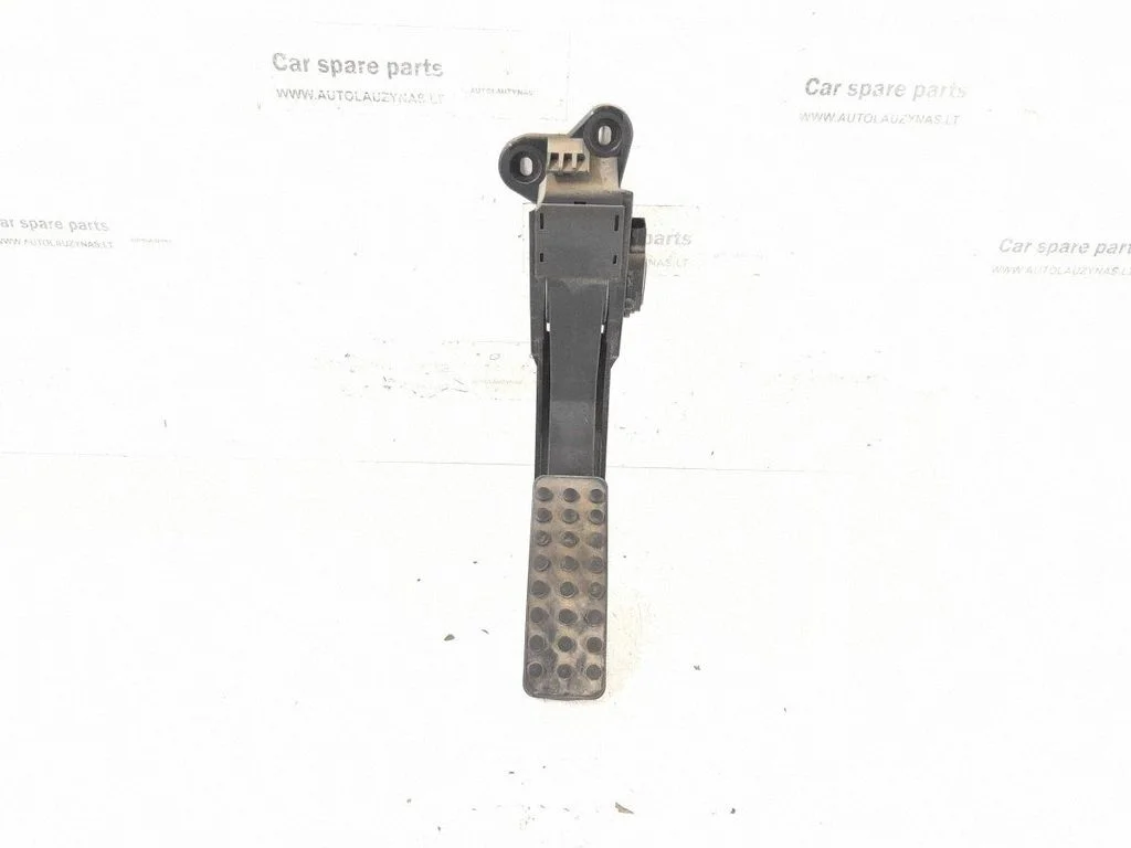 Accelerator throttle pedal