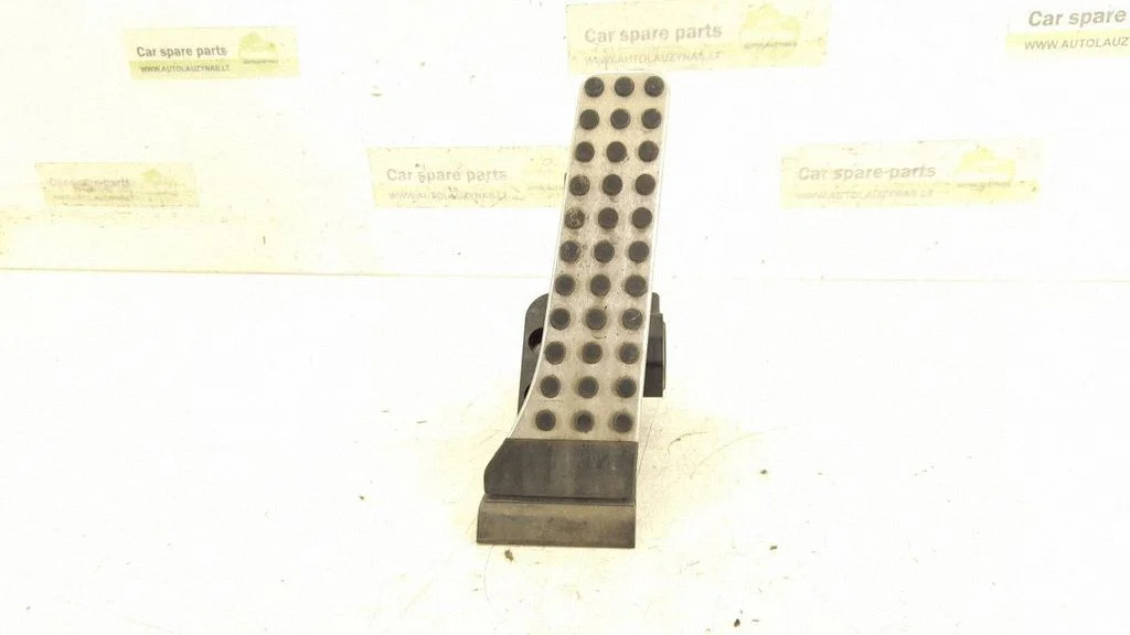 Accelerator throttle pedal