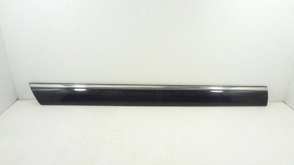 Tagaukse liist (mold) – tagumine parem