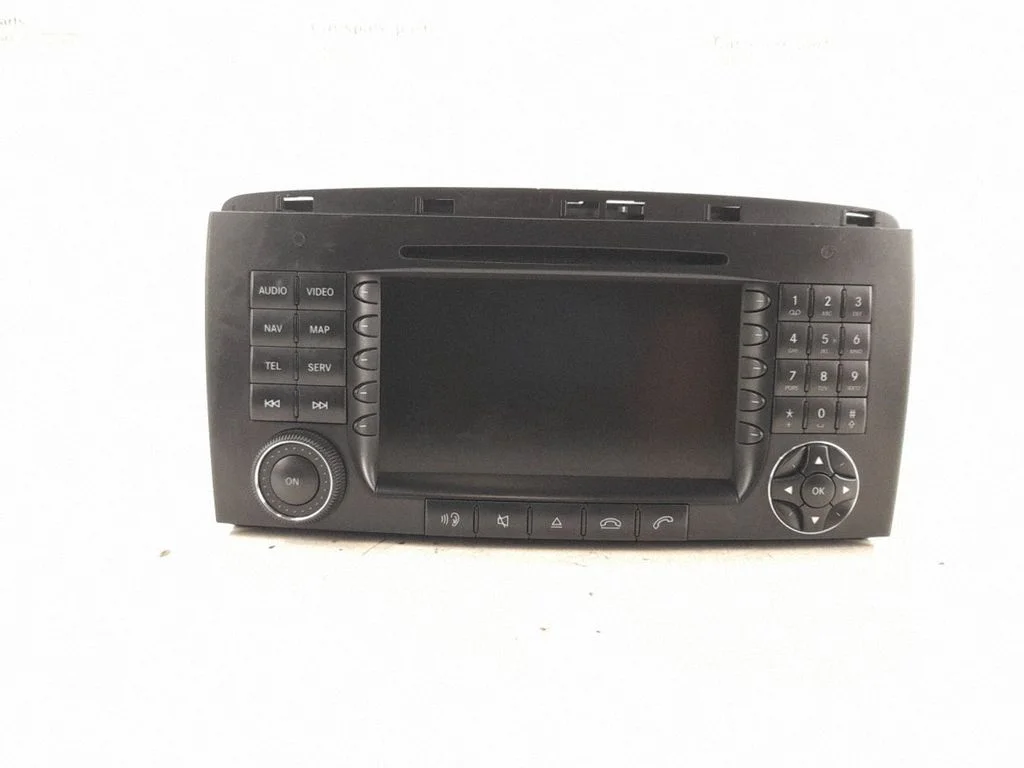 Radio/CD/DVD/GPS head unit