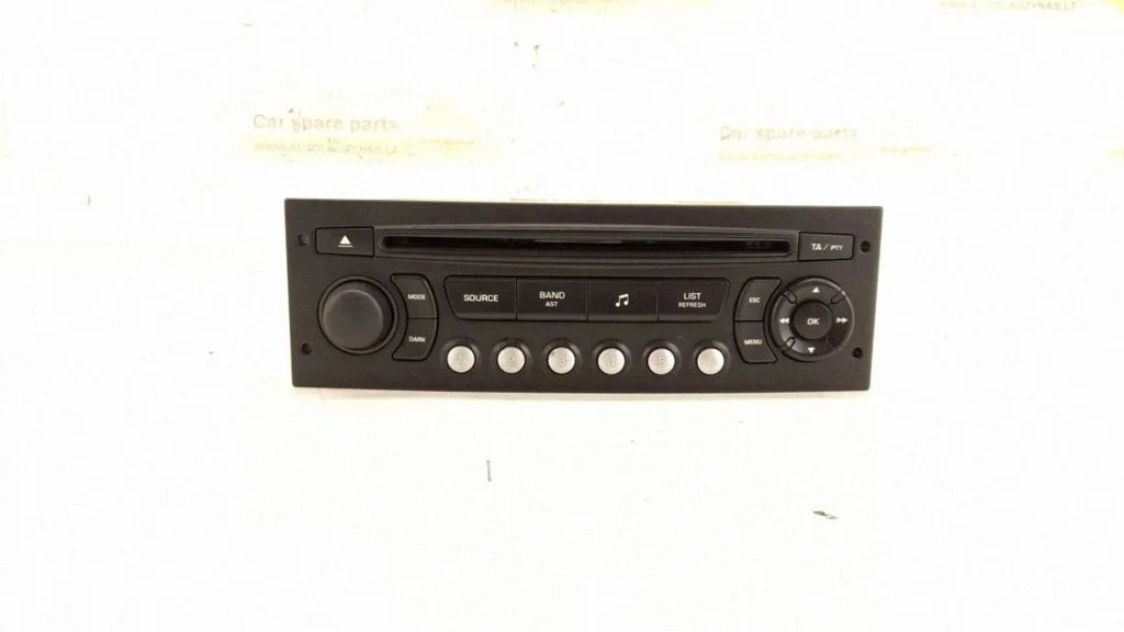 Radio/CD/DVD/GPS head unit