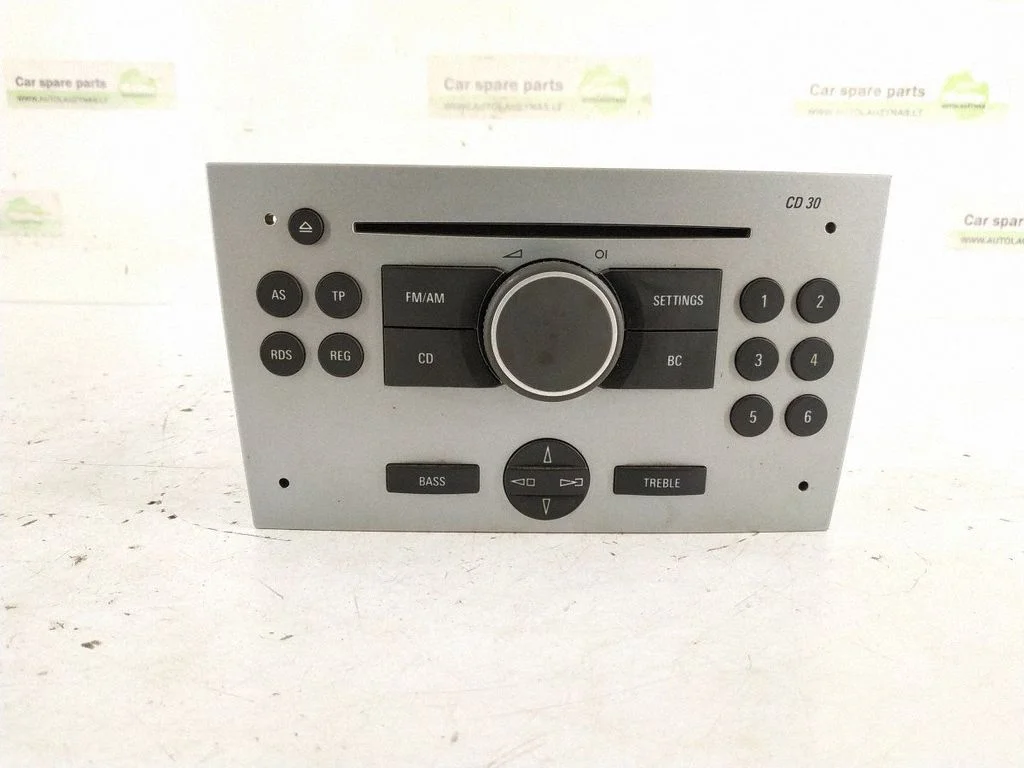 Radio/CD/DVD atskaņotājs/navigācija