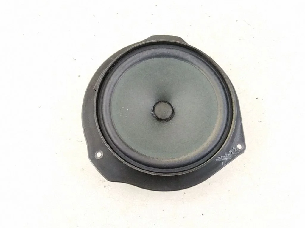 Front door speaker – front right