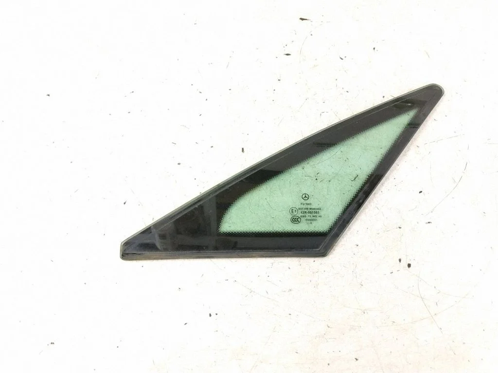 Rear side window – rear right