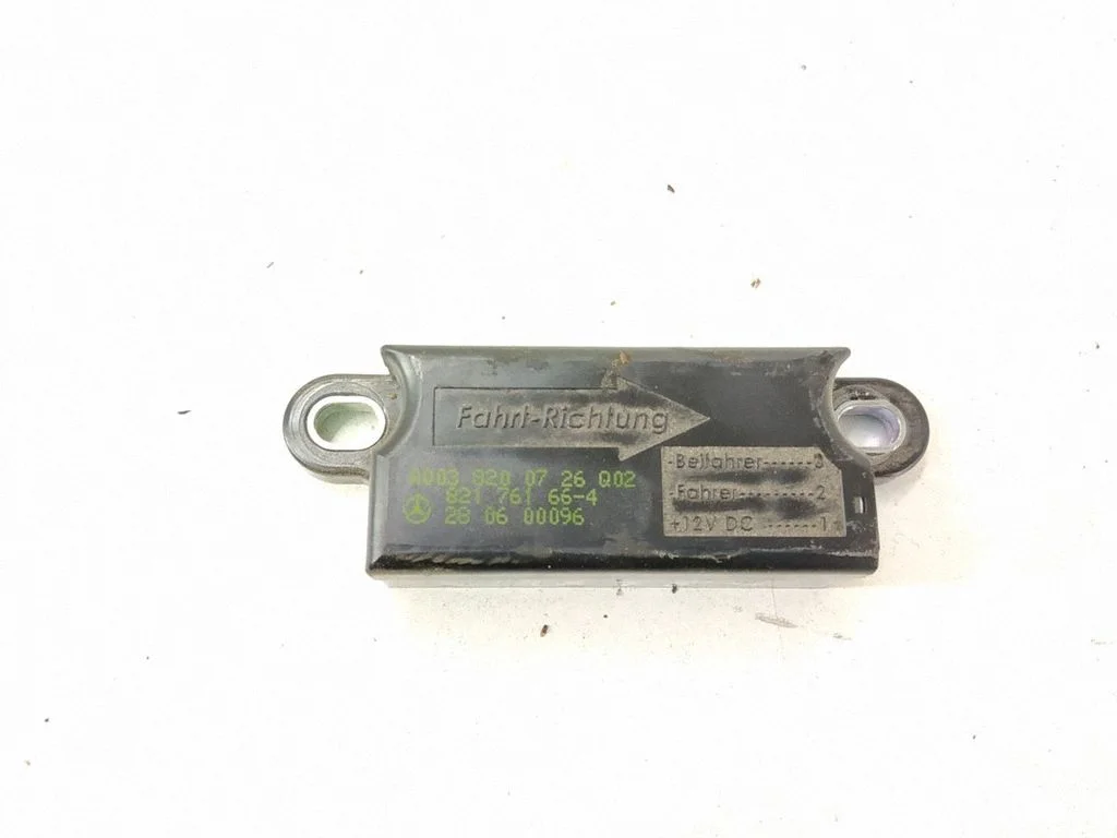 Drošības spilvenu trieciena sensors – kreisā