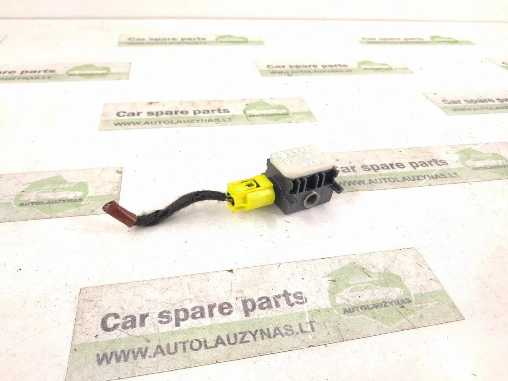 Drošības spilvenu trieciena sensors – labā
