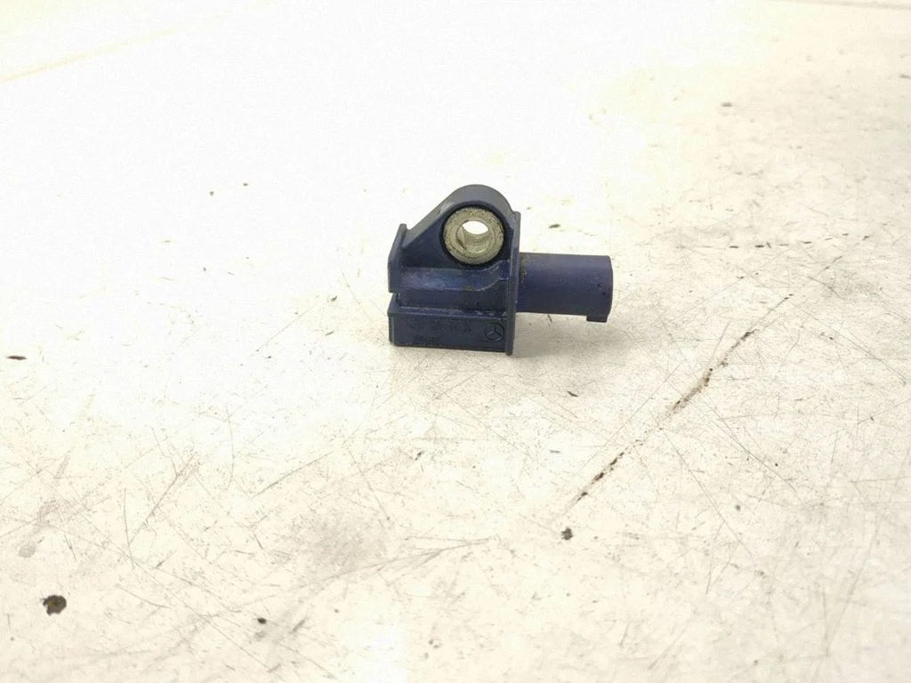 Drošības spilvenu trieciena sensors – kreisā