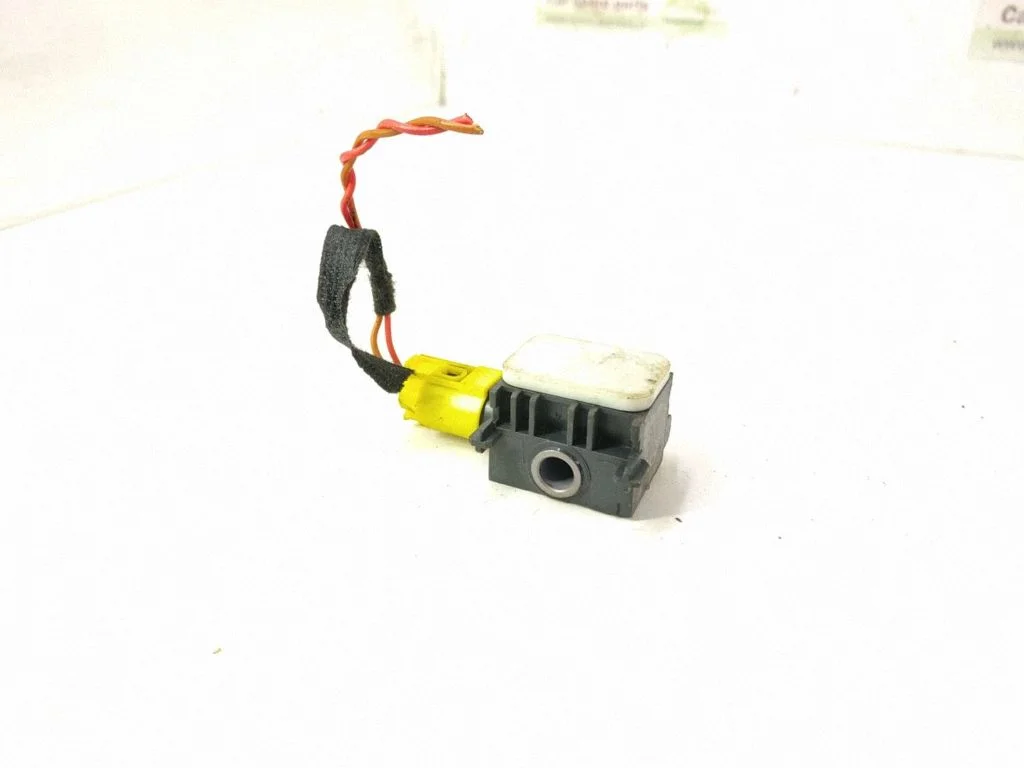 Drošības spilvenu trieciena sensors – labā