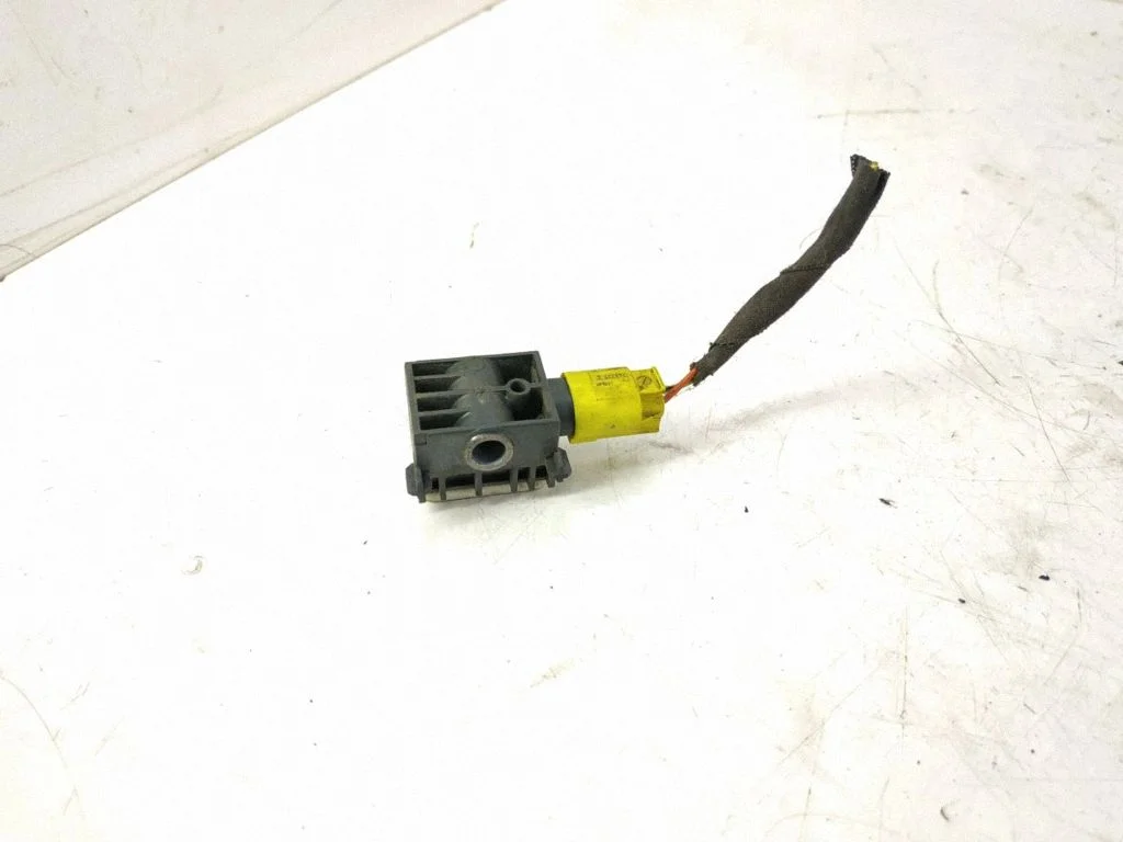 Drošības spilvenu trieciena sensors – priekšējā