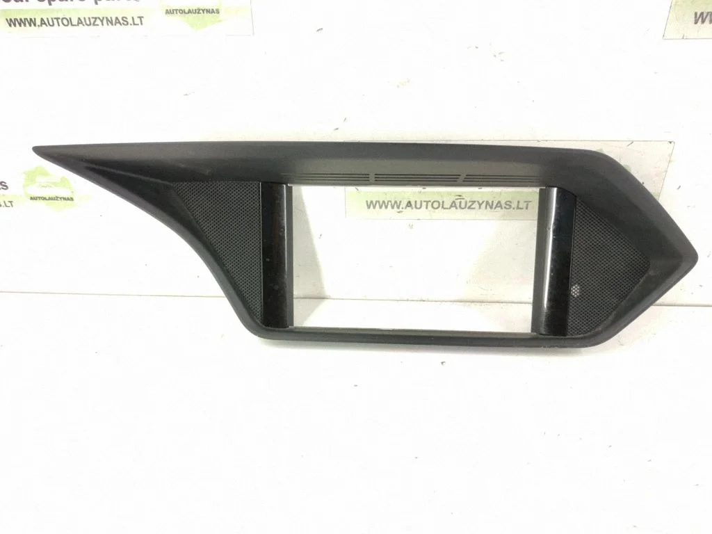 Radio/GPS head unit trim