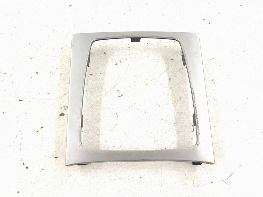 Radio/GPS head unit trim