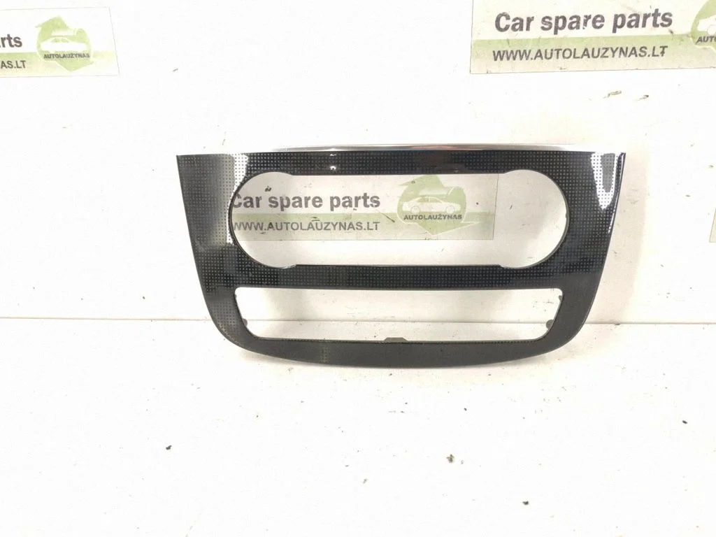 Radio/GPS head unit trim