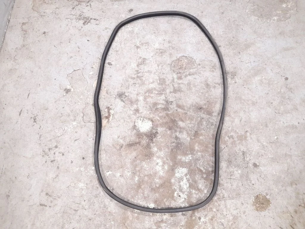Rubber seal rear door window/glass – rear left