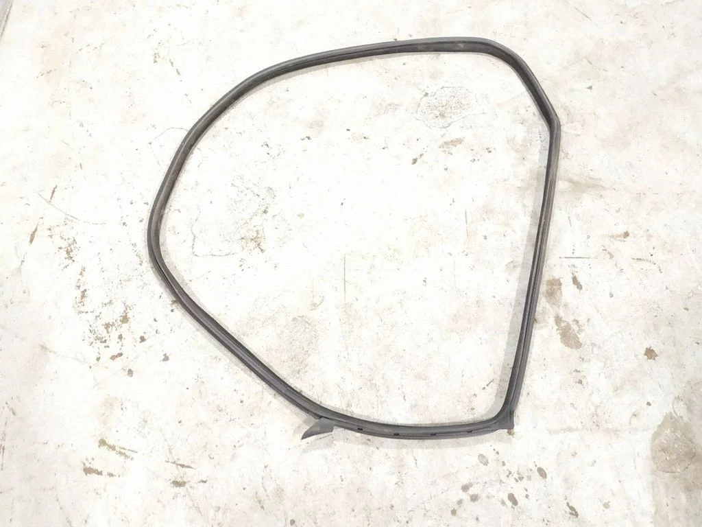 Rubber seal rear door window/glass – Mercedes-Benz CLS-Class C218 X218 (2011-2017)