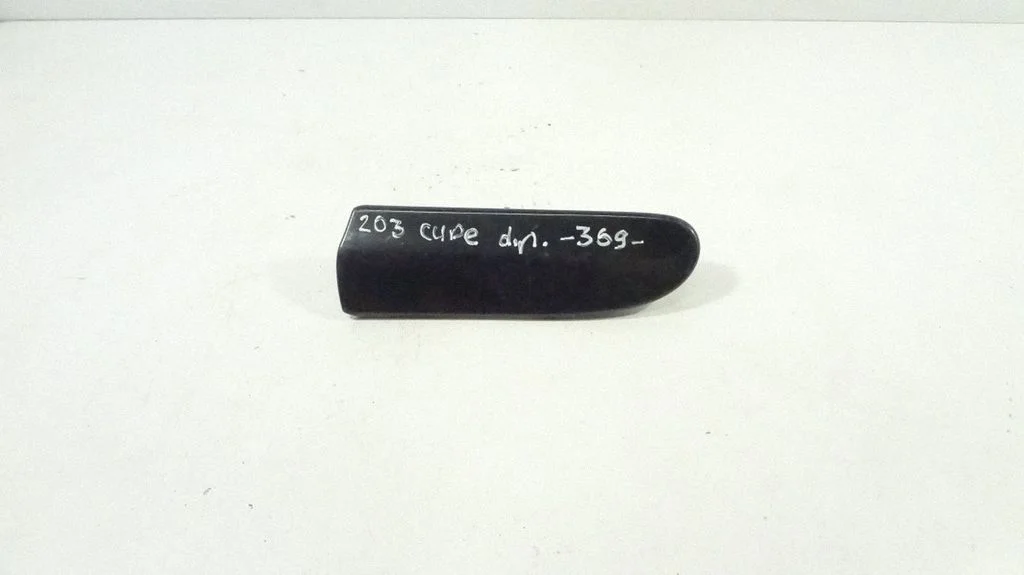 Fender trim (molding) – front right