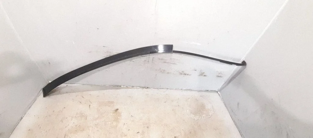Roof trim bar molding cover – right