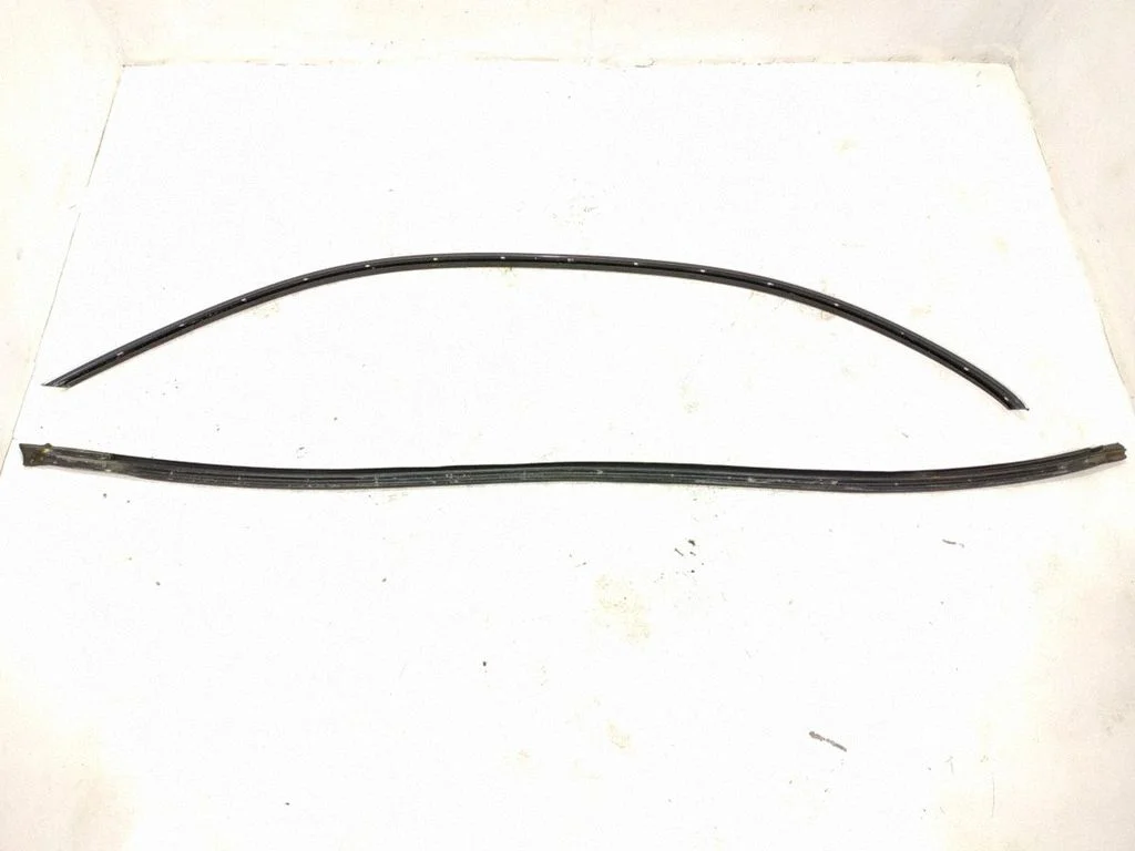 Katuse liist „molding" – vasak