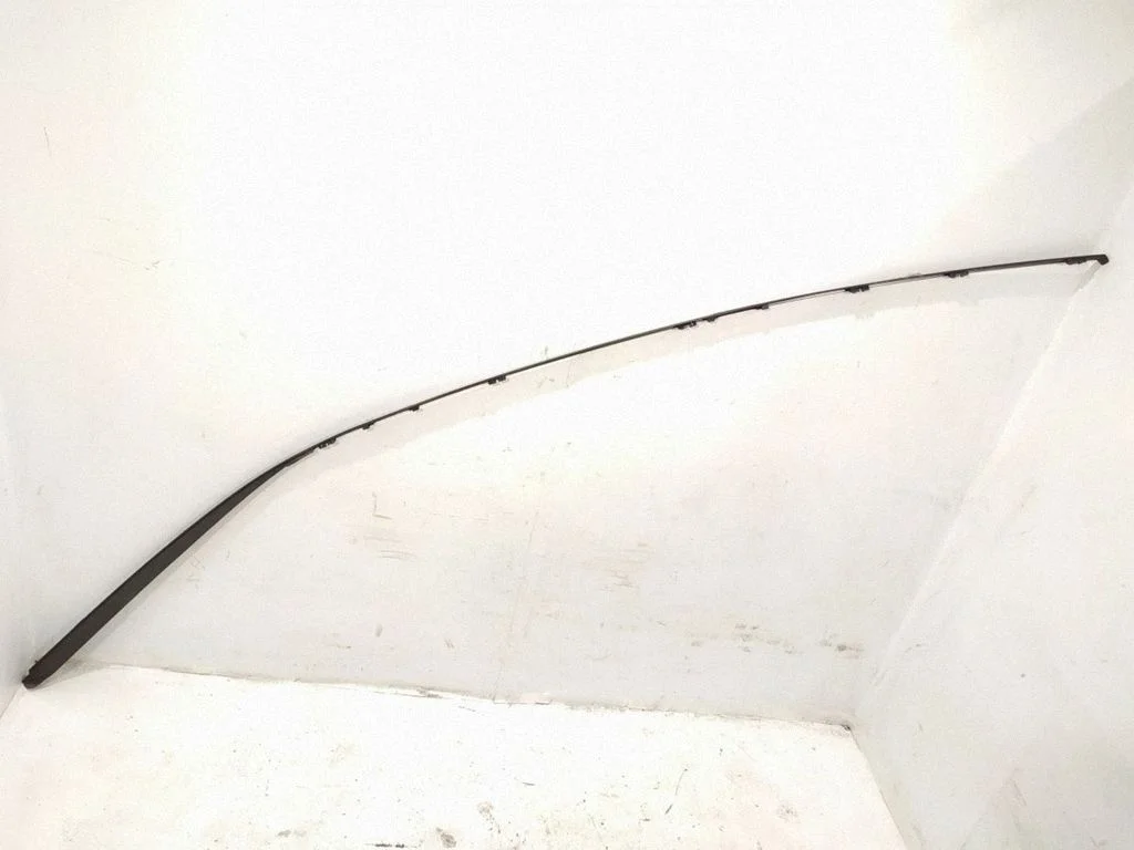Roof trim bar molding cover – right