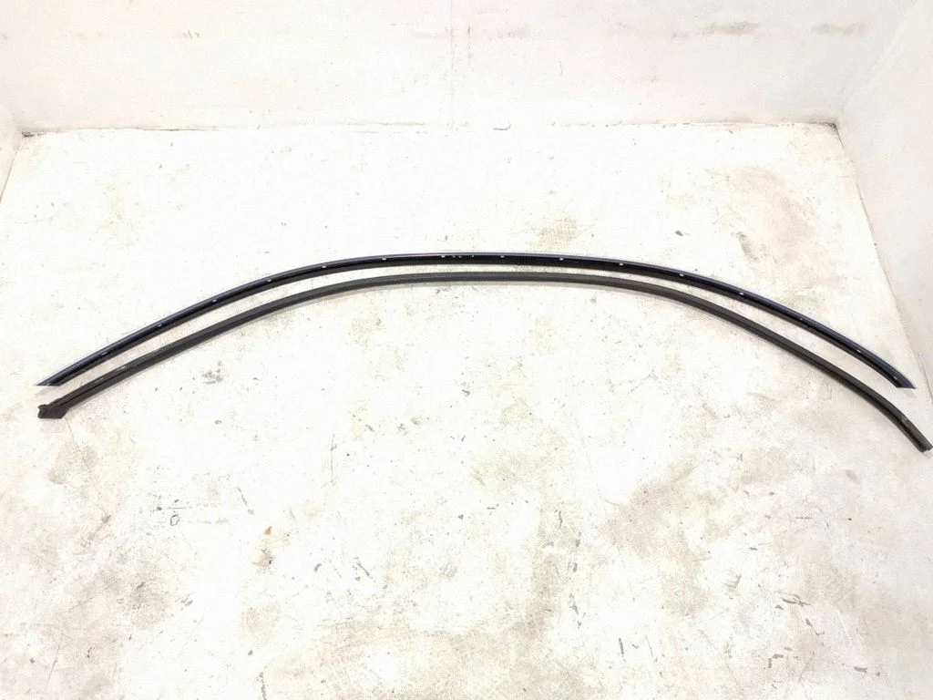 Roof trim bar molding cover – left