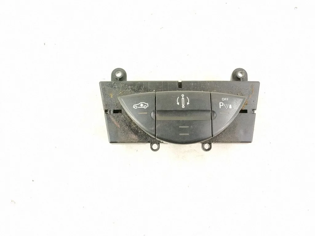 Parking (PDC) sensor switch – Mercedes-Benz E-Class W211 (2002-2009)