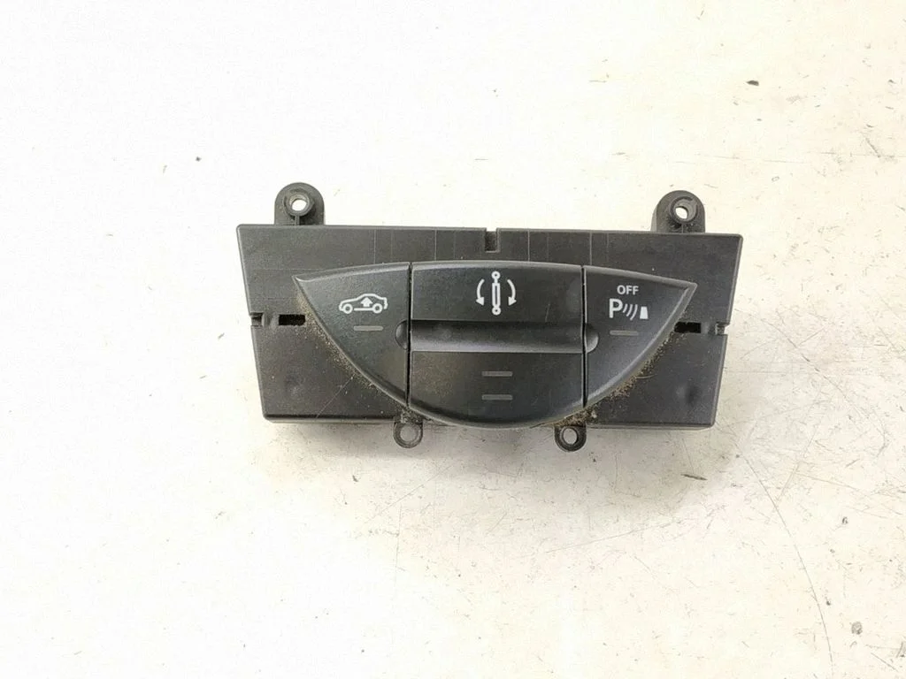 Parking (PDC) sensor switch – Mercedes-Benz E-Class W211 (2002-2009)