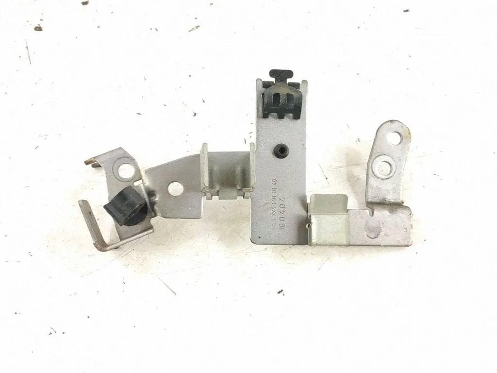 Air filter cleaner box bracket assembly – Mercedes-Benz C-Class W205 (2014-2021)