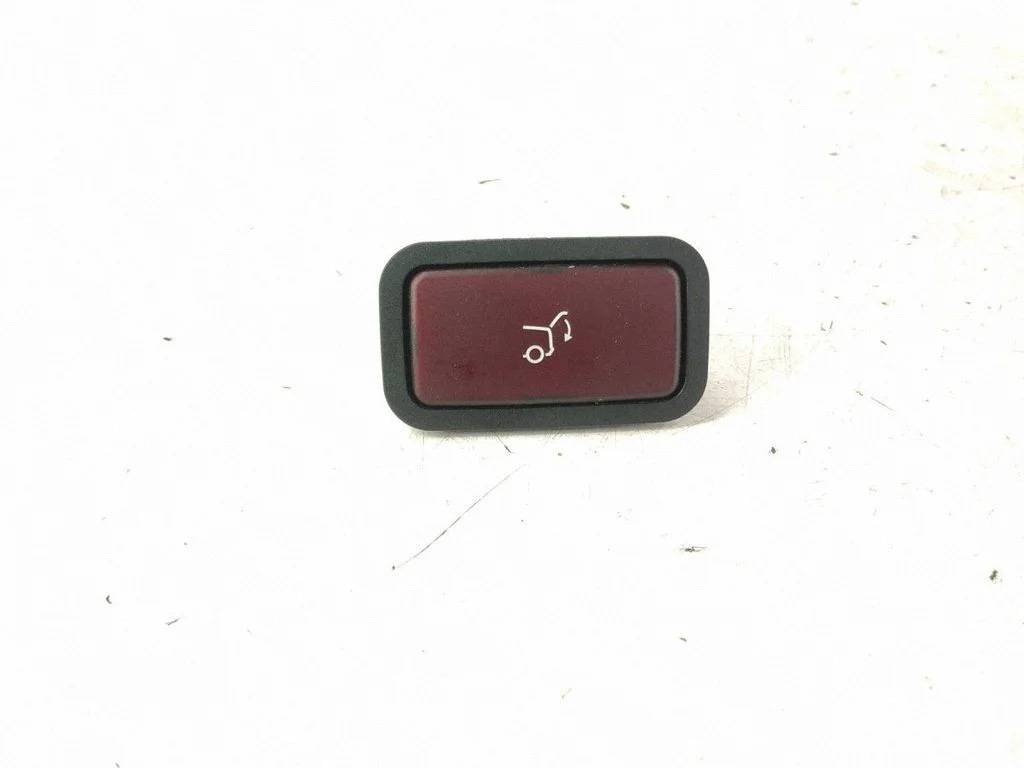 Tailgate opening switch – Mercedes-Benz C-Class AMG W204 (2007-2014)