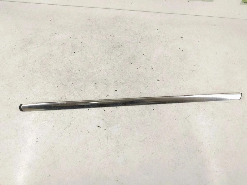 Rear door glass trim molding – Mercedes-Benz C-Class AMG W204 (2007-2014)