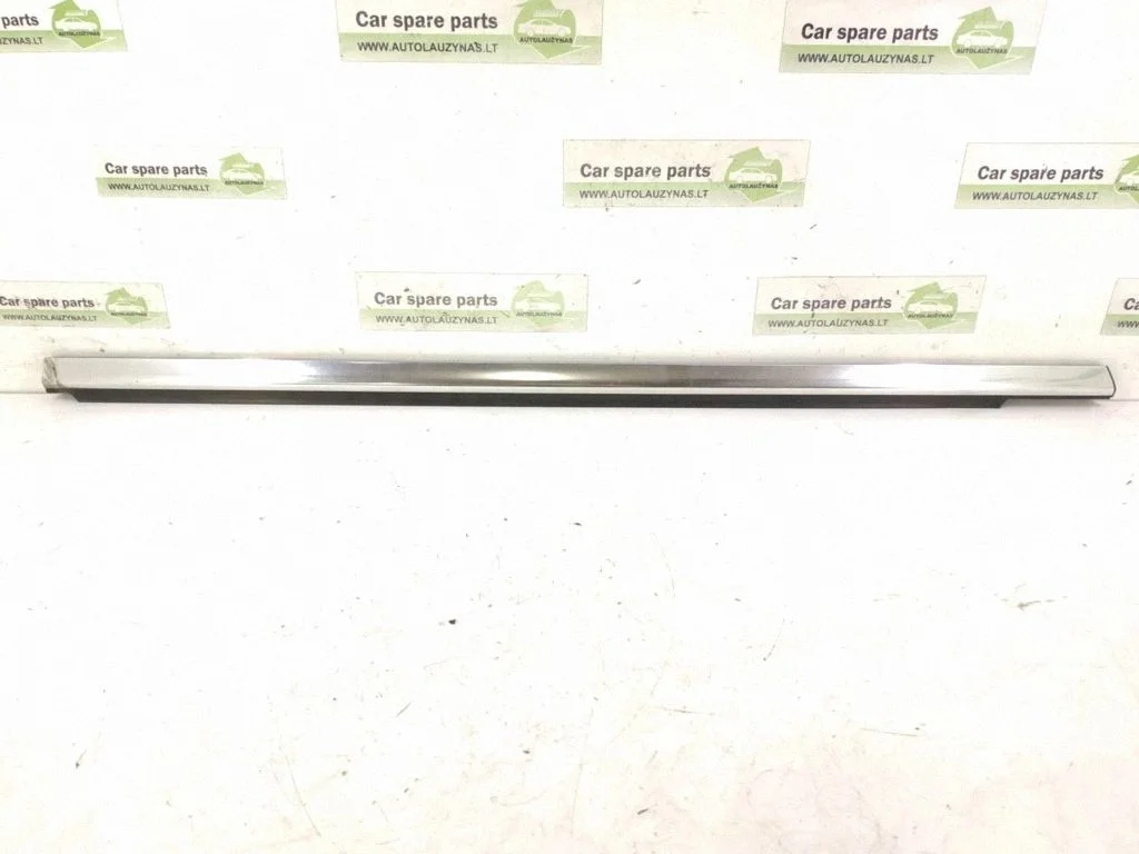 Front door glass trim molding – front right