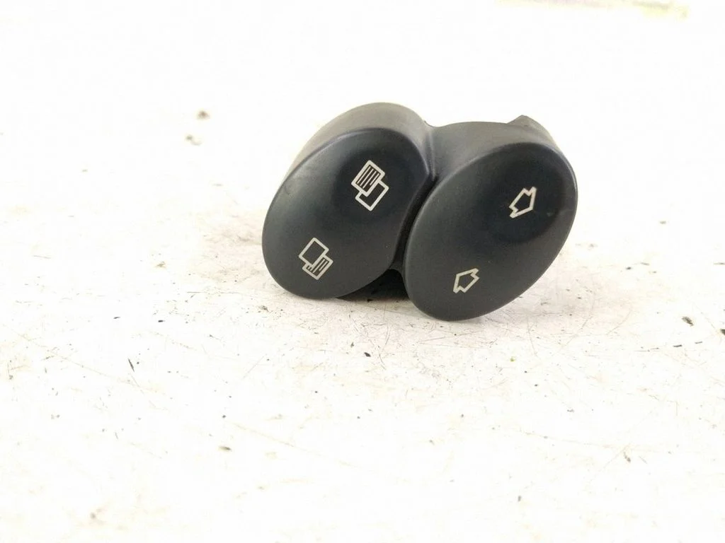 Steering wheel buttons/switches – left
