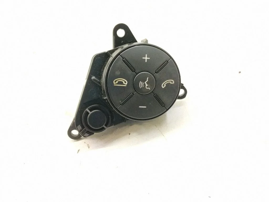 Steering wheel buttons/switches – Mercedes-Benz R-Class W251 (2005-2013)