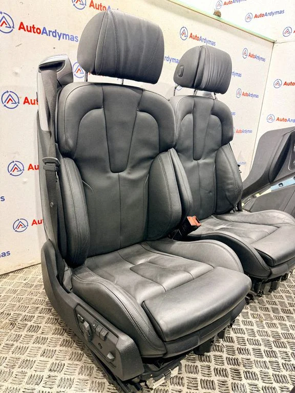 Interior set 52108053025