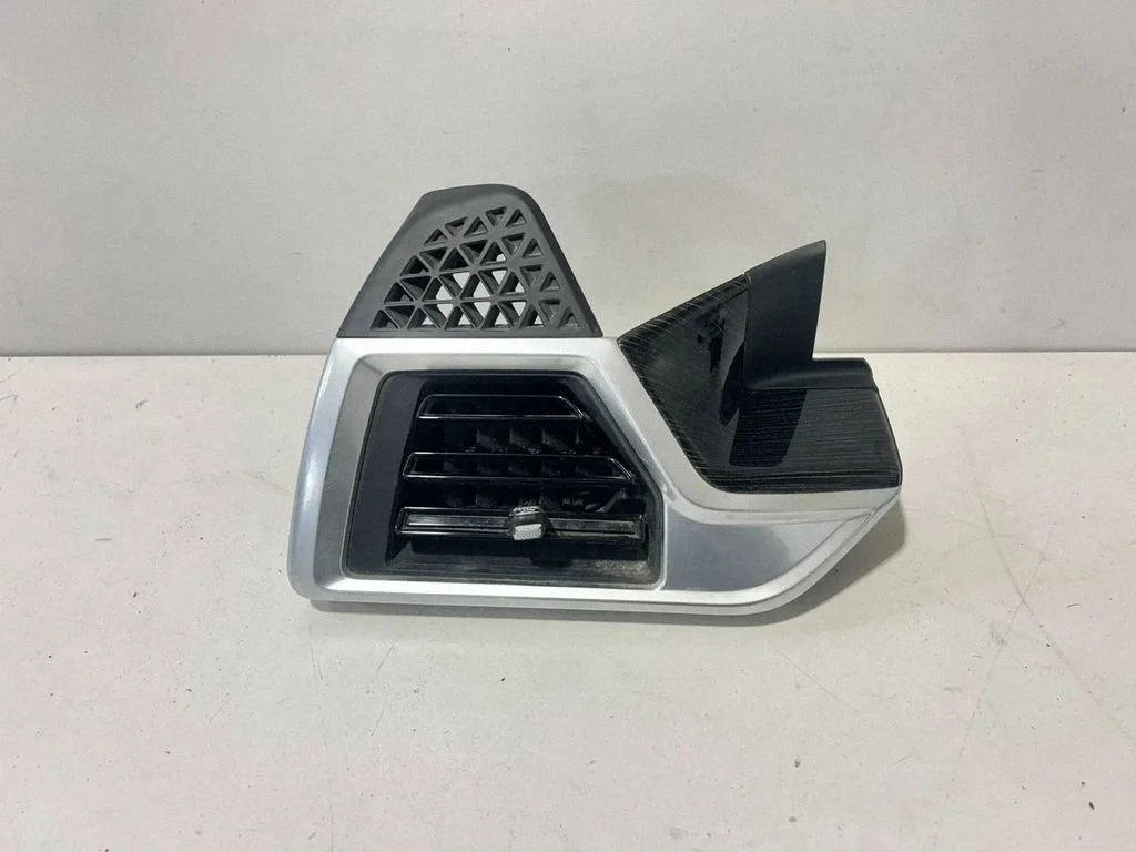 Dekoratīvā apdares josliņa – BMW X5M G05 F95 (2019-)
