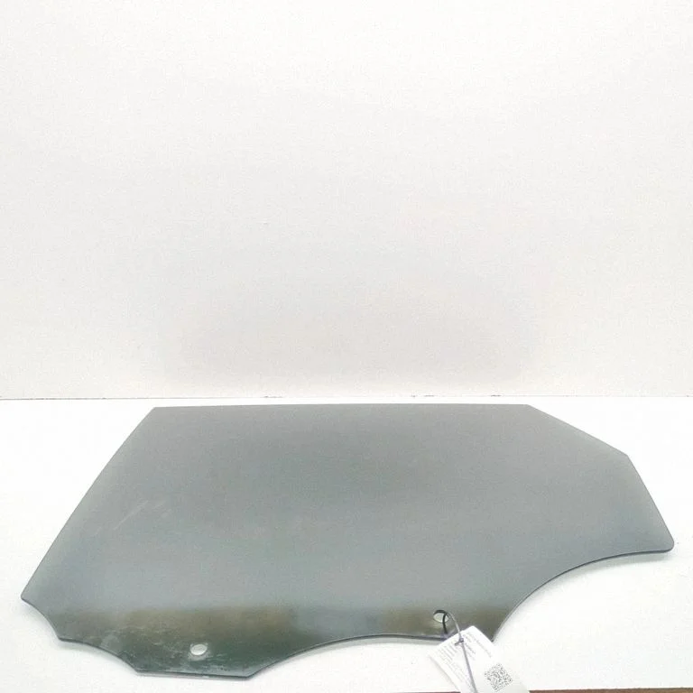 Rear door window glass LR043954