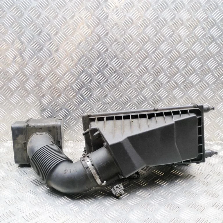 Air filter box FPLA9601AB