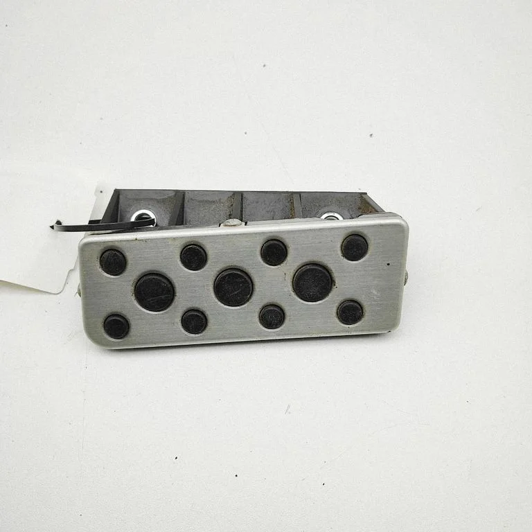 Foot rest pad/dead pedal 38010CA000