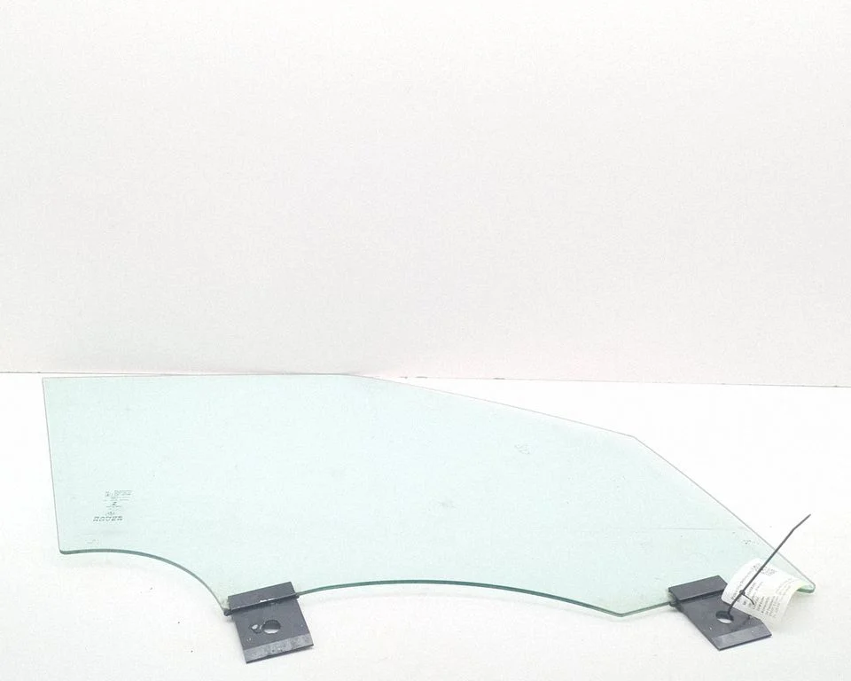 Front door window glass four-door LR043944