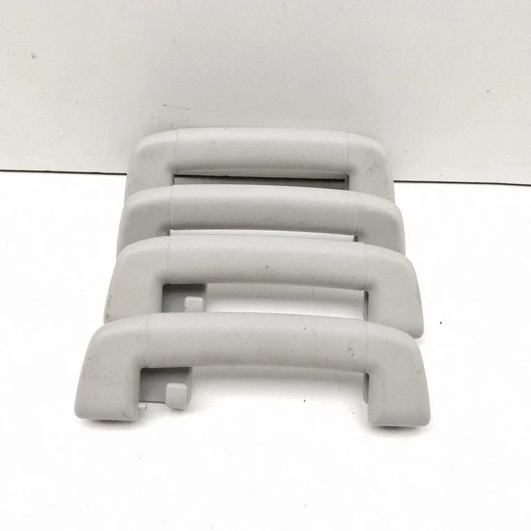 A set of handles for the ceiling DK62519C94BE